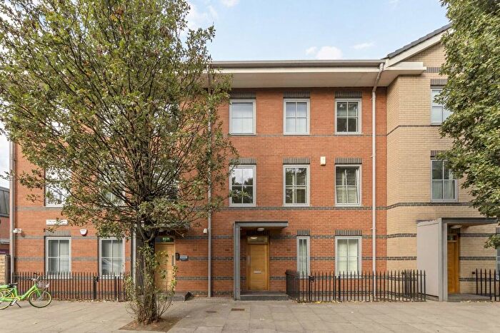 2 Bedroom Flat For Sale In Fulham Palace Road, Hammersmith, W6
