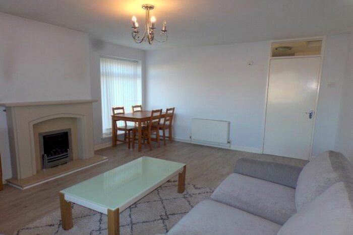 2 Bedroom Flat To Rent In Hillfoot Avenue, Liverpool L25