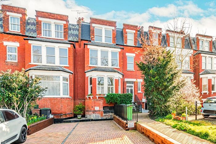 Studio To Rent In Colney Hatch Lane, London, N10