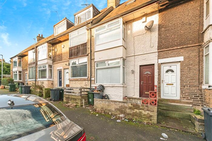 4 Bedroom Terraced House For Sale In Lilian Street, Bradford, BD4