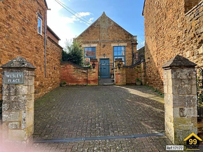 3 Bedroom Detached House For Sale In Church Street, Deddington, Oxfordshire, OX15