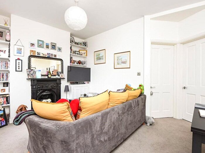 2 Bedroom Flat For Sale In Edgington Road, London, SW16