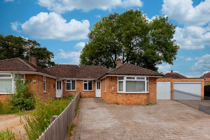3 Bedroom Bungalow To Rent In Fletcher Close, Kidlington, OX5