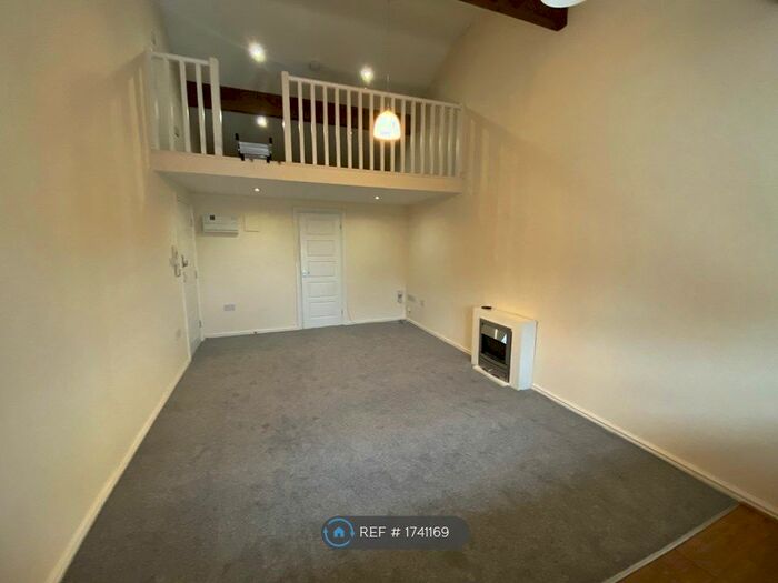 1 Bedroom Flat To Rent In Shamrock House, Pudsey, LS28