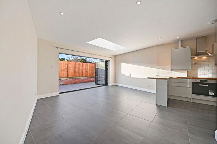 2 Bedroom Flat For Sale In Lexden Road, Acton, W3