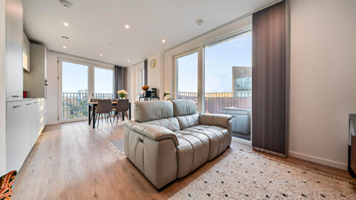 2 Bedroom Flat For Sale In London, London, SE8