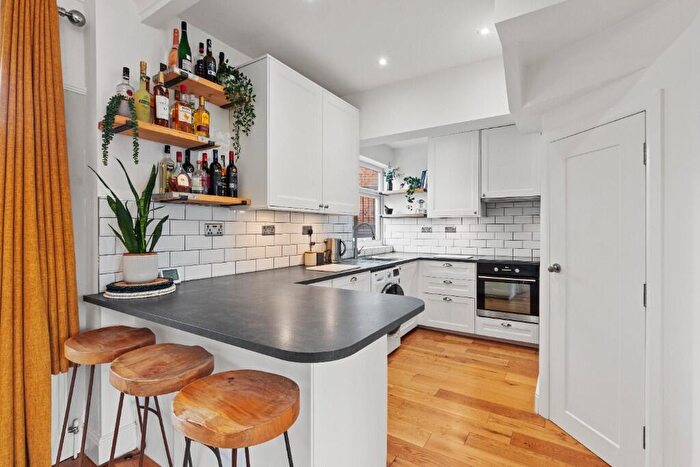 3 Bedroom Semi-Detached House For Sale In Warland Road, London, SE18