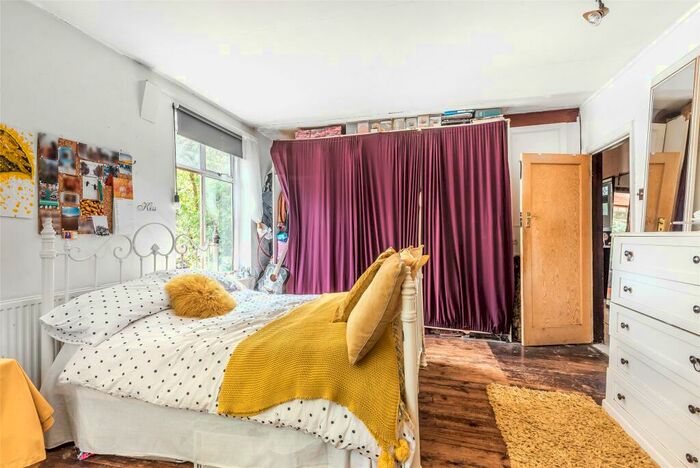 2 Bedroom Apartment For Sale In Stonegate Court, Buck Lane, Kingsbury, NW9
