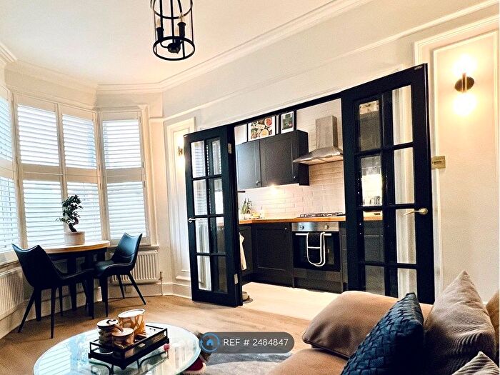 2 Bedroom Flat To Rent In Leahurst Road, London, SE13