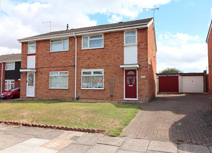 3 Bedroom Semi-Detached House For Sale In Bembridge Gardens, Luton, Bedfordshire, LU3