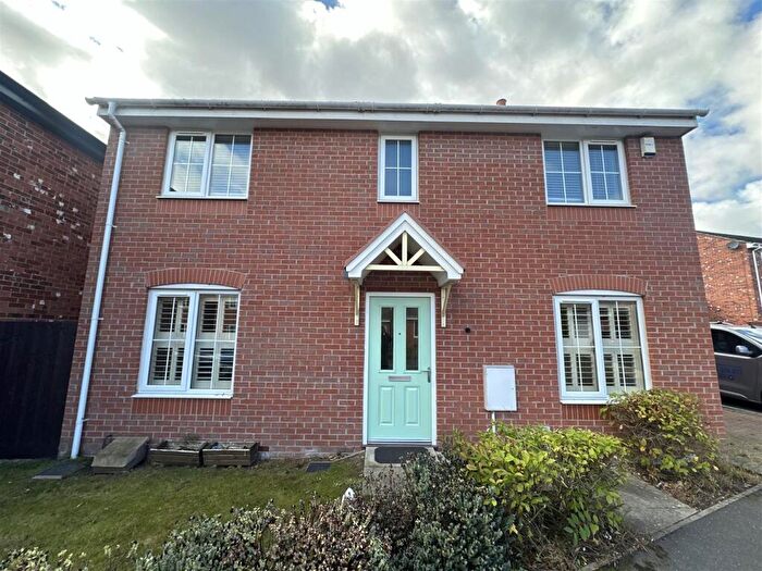 4 Bedroom House To Rent In First Oak Drive, Clipstone, NG21