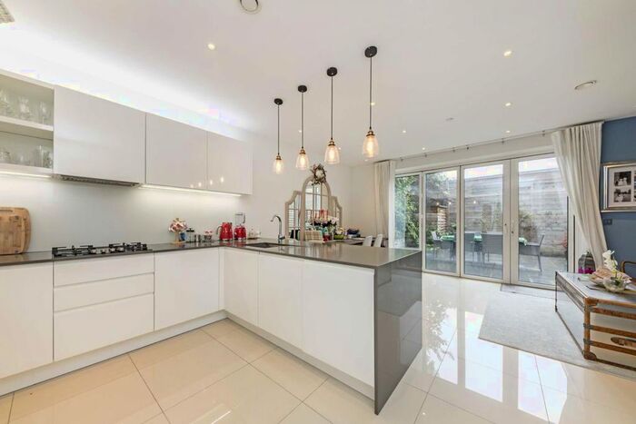 4 Bedroom Property To Rent In Brewery Lane, Twickenham, TW1