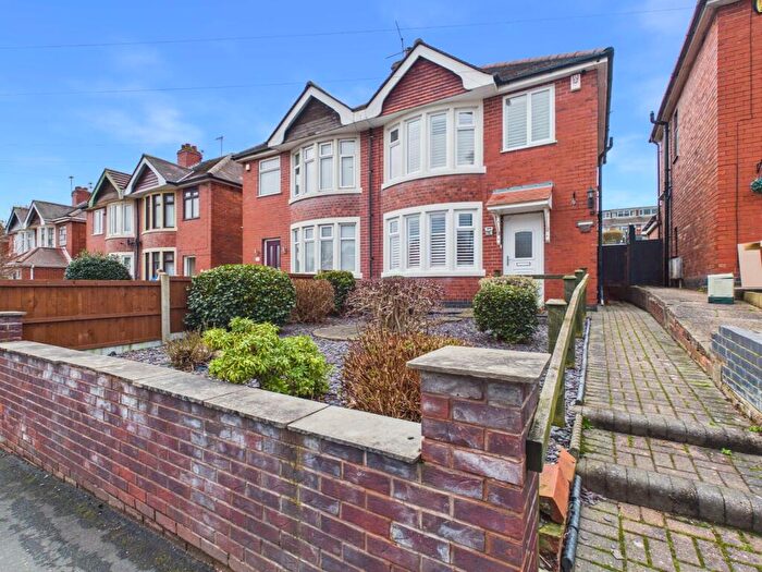 3 Bedroom Semi-Detached House For Sale In South Avenue, Spondon, DE21