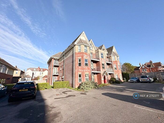 2 Bedroom Flat To Rent In Albercourt, Bournemouth, BH5