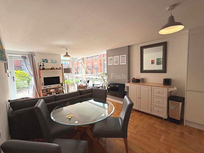 2 Bedroom Apartment To Rent In Chapletown Street, Manchester, M1