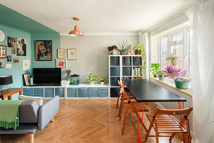 2 Bedroom Apartment For Sale In Havil Street, London, SE5