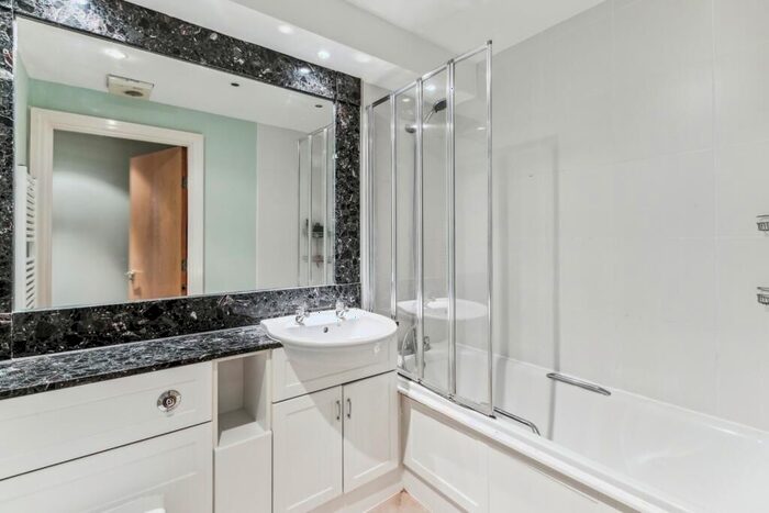 3 Bedroom Flat To Rent In Smugglers Way, London, SW18