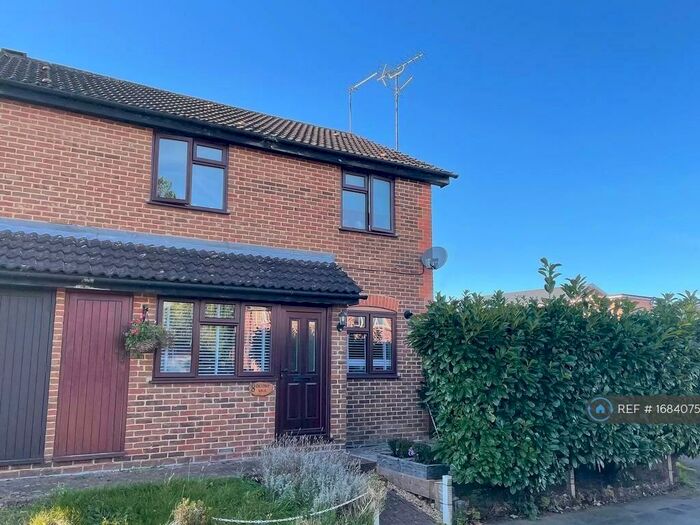 1 Bedroom End Of Terrace House To Rent In Chestnut Walk, Byfleet, West Byfleet, KT14