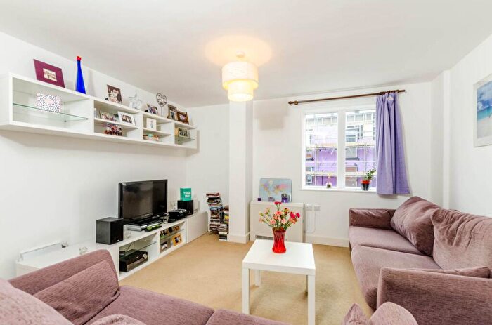 1 Bedroom Flat To Rent In Headstone Drive, Wealdstone, Harrow, HA3
