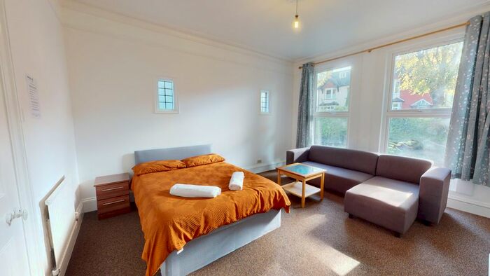 3 Bedroom Flat To Rent In Grosvenor Avenue, Carshalton, SM5