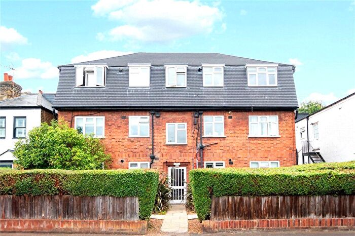 2 Bedroom Flat To Rent In Second Cross Road, Twickenham, TW2