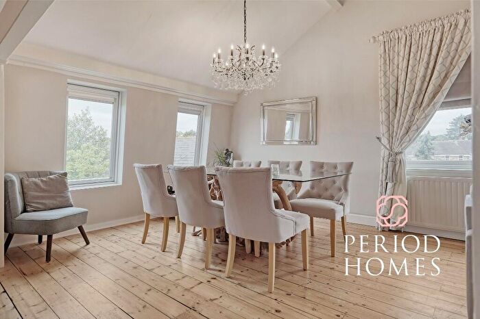 2 Bedroom Duplex For Sale In Market Place, Ingatestone, CM4