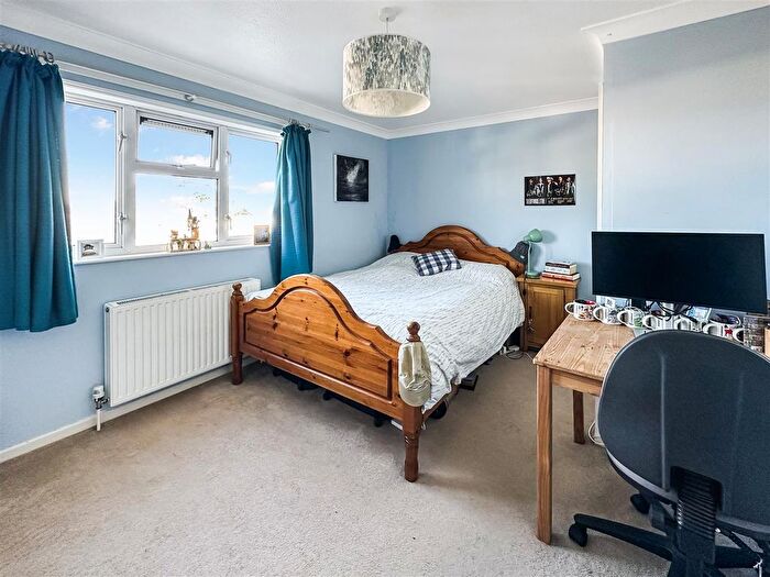 3 Bedroom Terraced House For Sale In Lowenek Close, Falmouth, TR11
