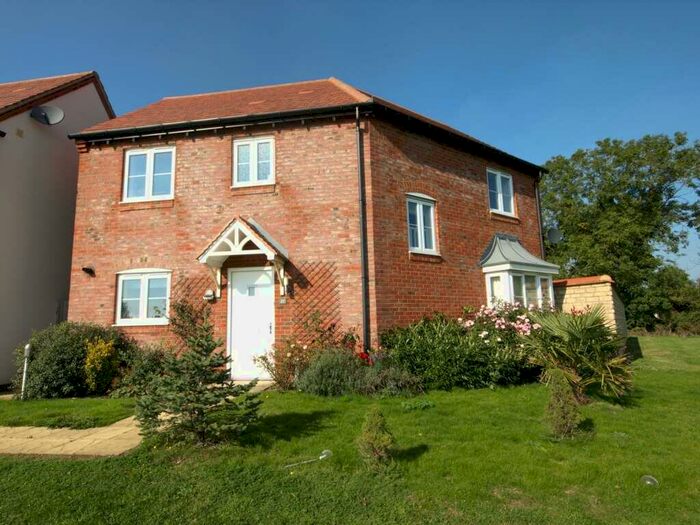 3 Bedroom Detached House To Rent In Goodwood Close, Bicester, OX26