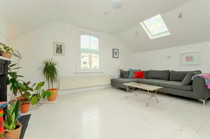 2 Bedroom Flat To Rent In Palatine Road, Stoke Newington, N16