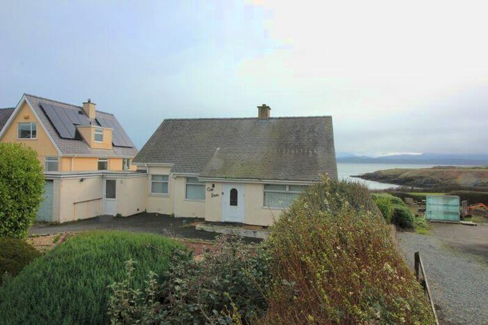 3 Bedroom Detached House For Sale In Moelfre, LL72