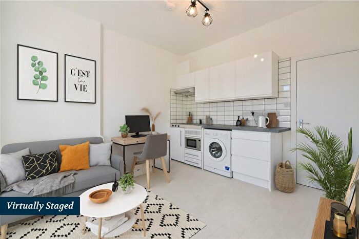 Studio To Rent In Gainsborough Road, Woodside Park, N12