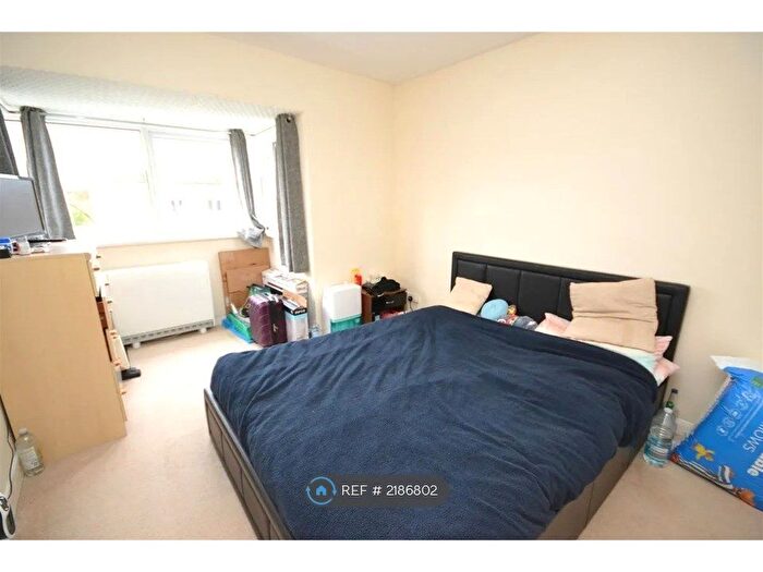 2 Bedroom Flat To Rent In Frescade Crescent, Basingstoke, RG21