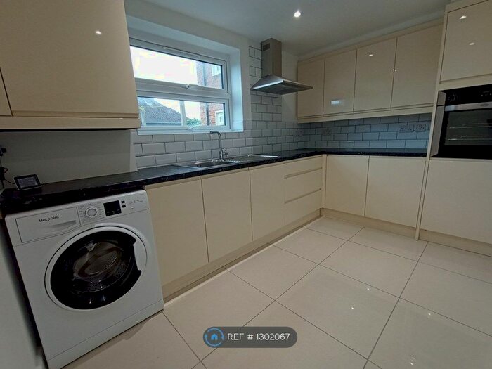 2 Bedroom Flat To Rent In Victoria Road, Ruislip HA4