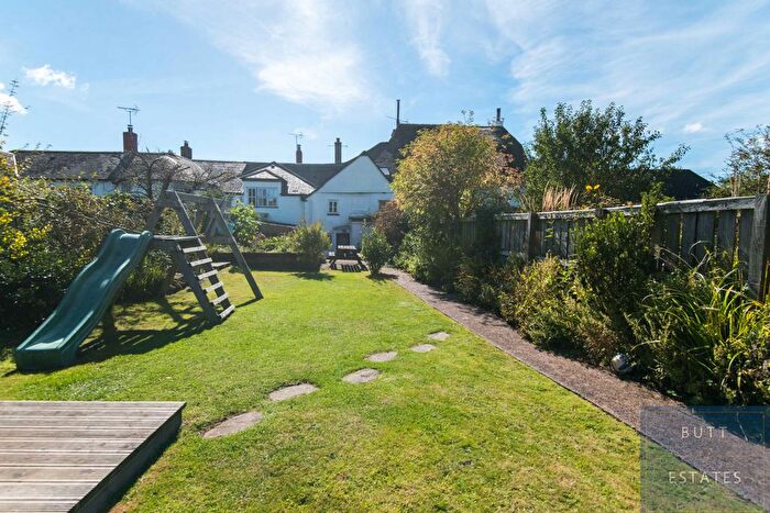 2 Bedroom Cottage For Sale In The College, Ide, Exeter, EX2