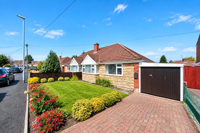2 Bedroom Semi-Detached Bungalow For Sale In Bradley Road, Luton, LU4
