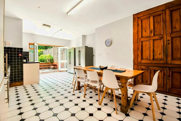 9 Bedroom House To Rent In Richmond Road, Leeds, LS6