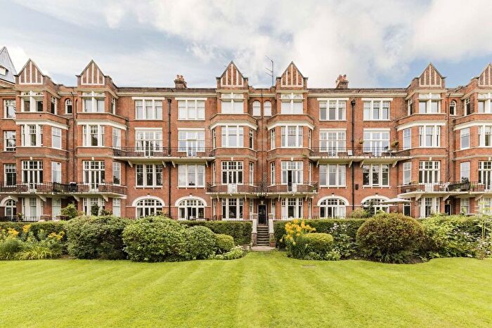 3 Bedroom Flat To Rent In Willoughby Road, Twickenham, TW1