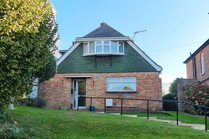 3 Bedroom Detached House For Sale In Drayton, Hampshire, PO6