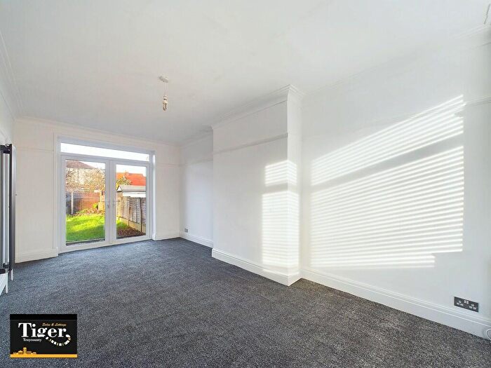 3 Bedroom Semi-Detached House For Sale In Willowbank Avenue, Blackpool, FY4