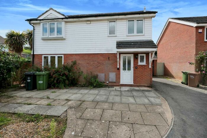 3 Bedroom Detached House To Rent In Morton Close, Frimley, GU16