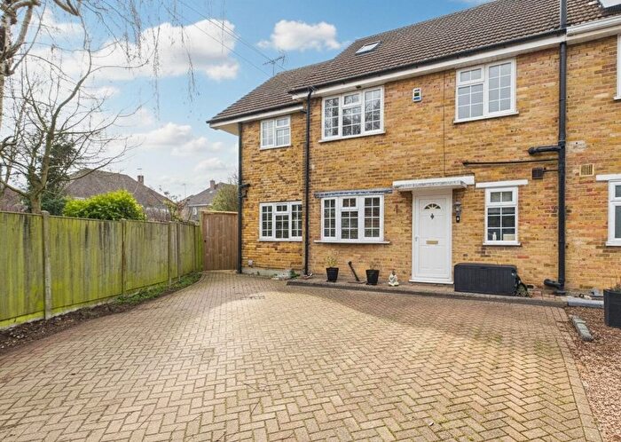 6 Bedroom Property For Sale In Upland Close, Billericay, CM12