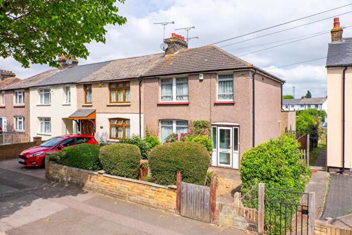 3 Bedroom End Of Terrace House For Sale In Ames Road, Swanscombe, DA10