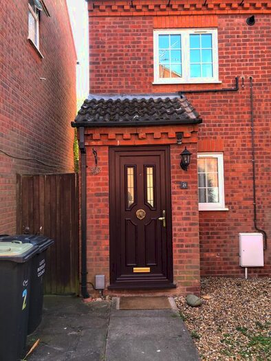 3 Bedroom Semi-Detached House To Rent In Ormsby Close, Luton, LU1
