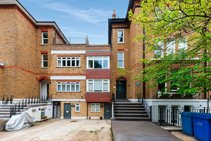 1 Bedroom Apartment To Rent In The Gardens, East Dulwich London, SE22