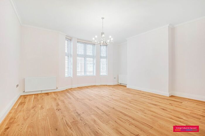 3 Bedroom Flat To Rent In Bickenhall Street, Marylebone, London, W1U