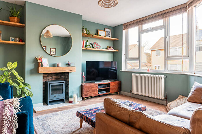 3 Bedroom End Of Terrace House For Sale In Queensholm Drive, Bromley Heath, BS16