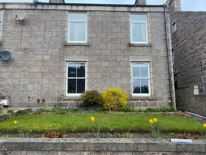 2 Bedroom Flat To Rent In Irvine Place, City Centre, Aberdeen, AB10