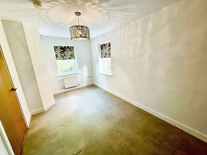 2 Bedroom End Of Terrace House To Rent In Holts Crest Way, Leeds, West Yorkshire, LS12