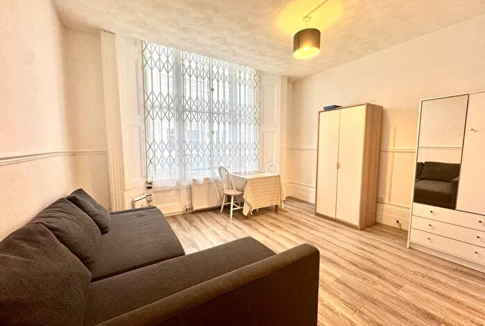 Studio To Rent In Clanricarde Gardens, London, W2
