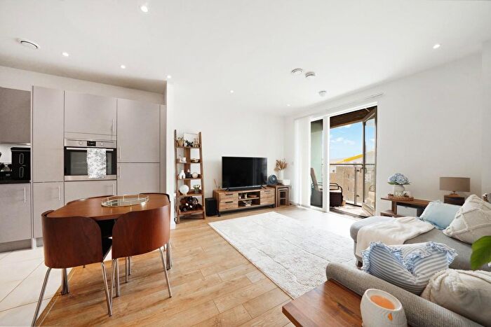 1 Bedroom Flat For Sale In Rolling Mills Mews, Limehouse, E14